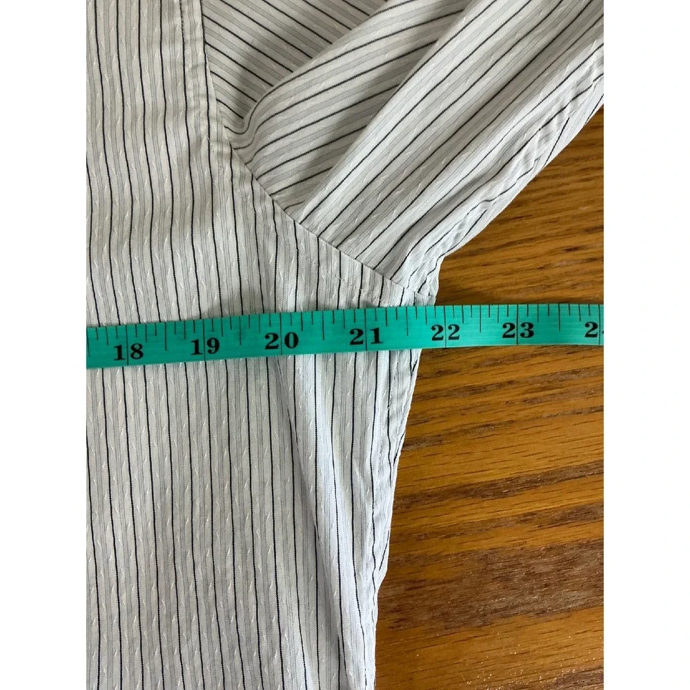 Banana Republic Button Up Men's Medium Long Sleeve Striped‎